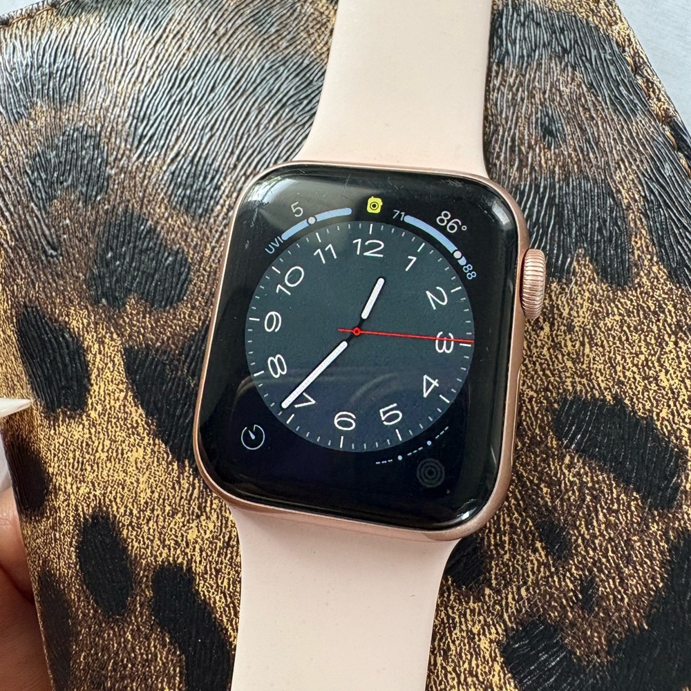 Apple Watch Series 5 40mm GPS - Picture 4 of 15